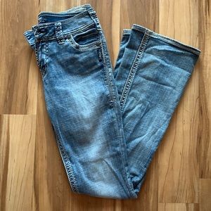 Silver Jean Co. Suki Flap Flare Jeans